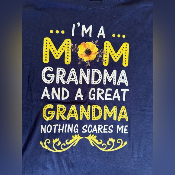 Women tee print “I'm A Mom Grandma Great Nothing Scares Me Mothers Day “ size M - Picture 5 of 9